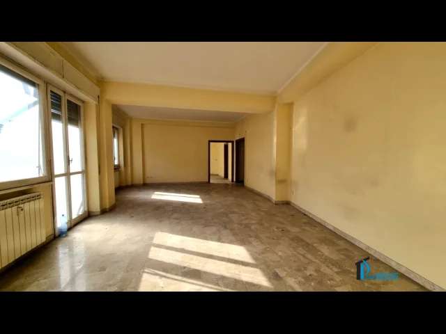 Appartamenti in Vendita - Via botticelli ampio appartamento da ristrutturare