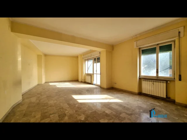 Appartamenti in Vendita - Via botticelli ampio appartamento da ristrutturare