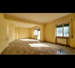 Appartamenti in Vendita - Via botticelli ampio appartamento da ristrutturare