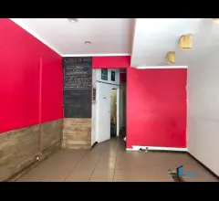 Appartamenti in Vendita - Limite z.t.l.: locale commerciale ottime condizioni con canna fumaria
