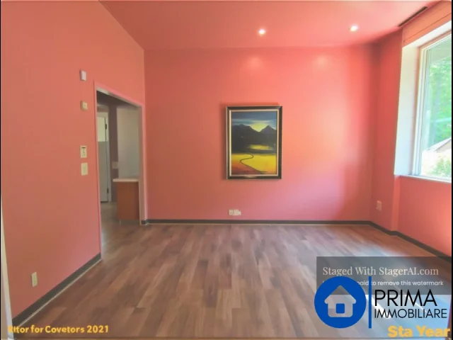 Appartamenti in Vendita - Ampio appartamento con posto auto, zona centrale