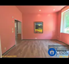 Appartamenti in Vendita - Ampio appartamento con posto auto, zona centrale