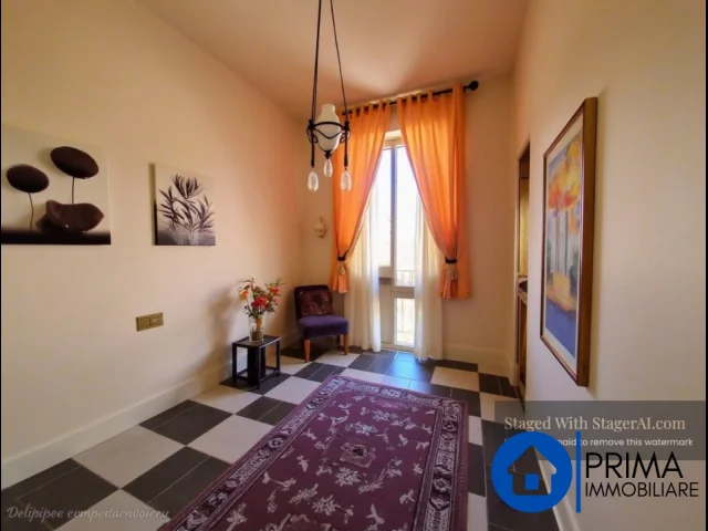 Appartamenti in Vendita - Ampio appartamento con posto auto, zona centrale