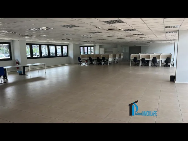 In vendita ampi uffici di recente costruzione