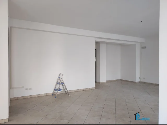 Appartamenti in Vendita - Zona coop: moderno ufficio open space