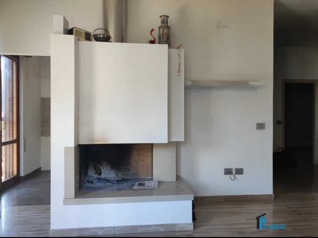 Appartamenti in Vendita - Zona castellina: ampio appartamento in trifamiliare