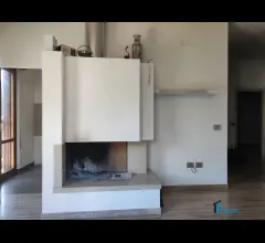 Appartamenti in Vendita - Zona castellina: ampio appartamento in trifamiliare