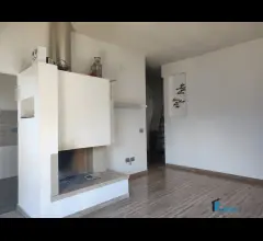 Appartamenti in Vendita - Zona castellina: ampio appartamento in trifamiliare