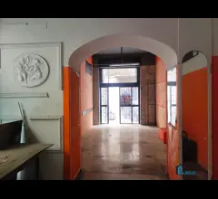 Appartamenti in Vendita - Centro: locale commerciale con soppalco