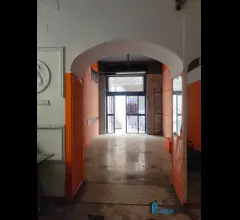 Appartamenti in Vendita - Centro: locale commerciale con soppalco