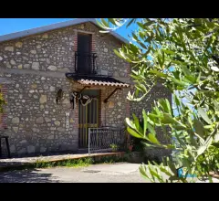 Appartamenti in Vendita - Casa semi indipendente con mansarda e taverna, zona miranda