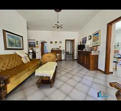 Appartamenti in Vendita - Casa semi indipendente con mansarda e taverna, zona miranda