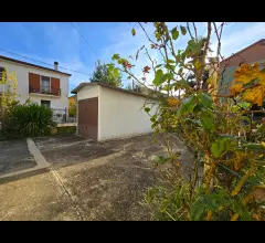 Appartamenti in Vendita - Appartamento con giardino privato e garage in bifamiliare, zona via narni