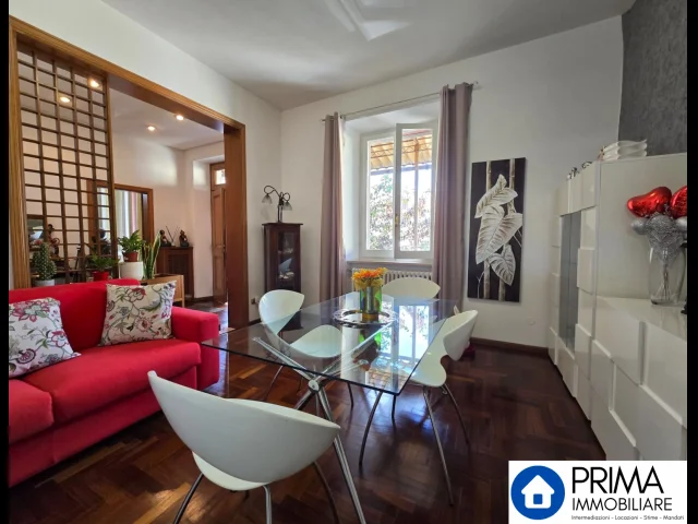 Casa semi indipendente con due appartamenti e giardino, zona borgo rivo