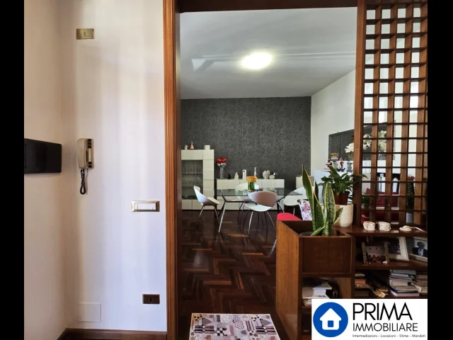 Appartamenti in Vendita - Casa semi indipendente con due appartamenti e giardino, zona borgo rivo