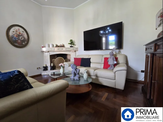 Appartamenti in Vendita - Casa semi indipendente con due appartamenti e giardino, zona borgo rivo