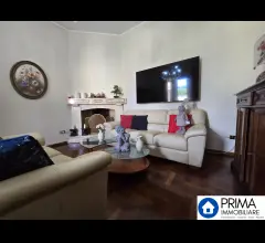 Appartamenti in Vendita - Casa semi indipendente con due appartamenti e giardino, zona borgo rivo