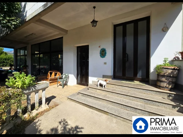 Appartamenti in Vendita - Casa indipendente con giardino e locale commerciale, zona valnerina