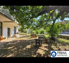 Appartamenti in Vendita - Casa indipendente con giardino e locale commerciale, zona valnerina