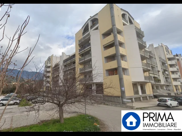 Appartamenti in Vendita - Garage in via campania