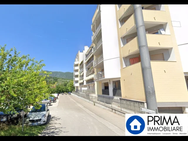 Appartamenti in Vendita - Garage in via campania