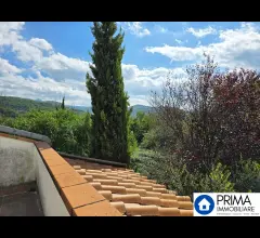 Appartamenti in Vendita - Appartamento con ingresso indipendente e terrazzo abitabile, zona piediluco