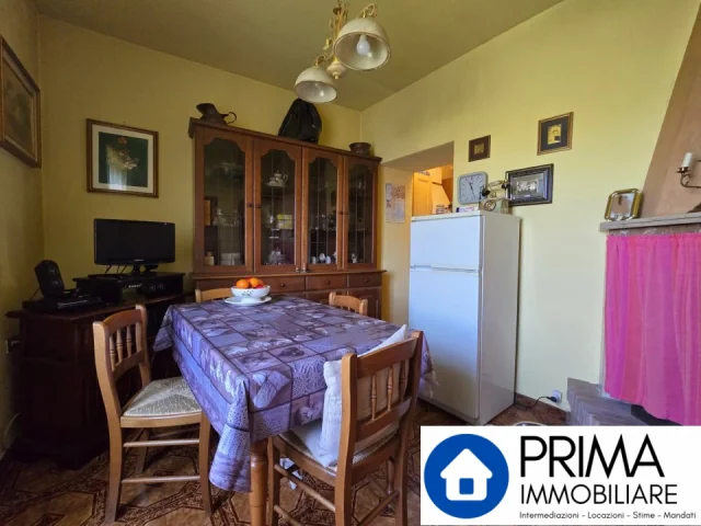 Appartamenti in Vendita - Casa di paese con taverna e piccolo giardino, zona coppe