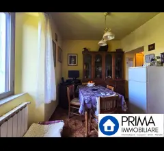 Appartamenti in Vendita - Casa di paese con taverna e piccolo giardino, zona coppe