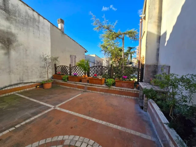 Appartamenti in Vendita - Appartamento con terrazzo abitabile vista duomo, zona centro storico