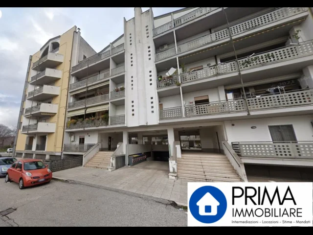 Appartamenti in Vendita - Garage in via campania