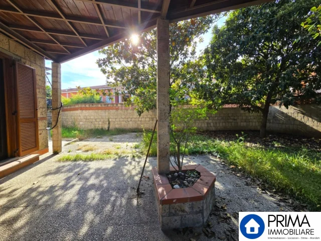 Appartamenti in Vendita - Zona ospedale: villa ristrutturata di pregio con giardino perimetrale e doppio accesso