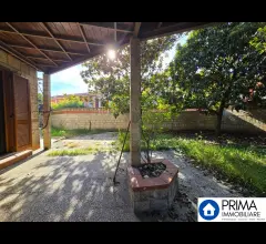 Appartamenti in Vendita - Zona ospedale: villa ristrutturata di pregio con giardino perimetrale e doppio accesso