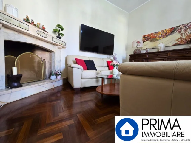 Appartamenti in Vendita - Appartamento con ingresso indipendente e taverna, zona borgo rivo