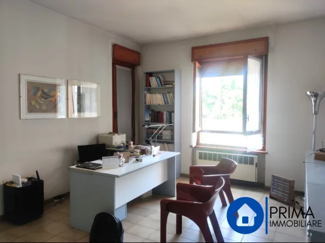 Viale borsi: ufficio con sala d' attesa e tre comodi vani