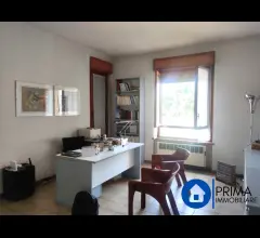 Viale borsi: ufficio con sala d' attesa e tre comodi vani