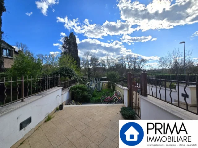 Appartamenti in Vendita - Appartamento di recente costruzione con giardino e garage, zona san martino