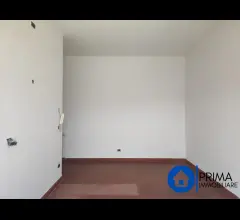 Appartamenti in Vendita - Adiacenze del centro: luminoso appartamento  con due camere non mobiliato