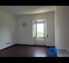 Appartamenti in Vendita - Adiacenze del centro: luminoso appartamento  con due camere non mobiliato