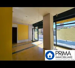 Appartamenti in Vendita - Negozio in centro, zona con buon flusso pedonale