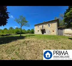 Appartamenti in Vendita - Rudere con terreni, nella splendida cornice delle colline umbre