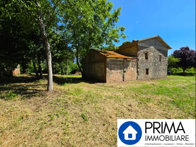 Appartamenti in Vendita - Rudere con terreni, nella splendida cornice delle colline umbre