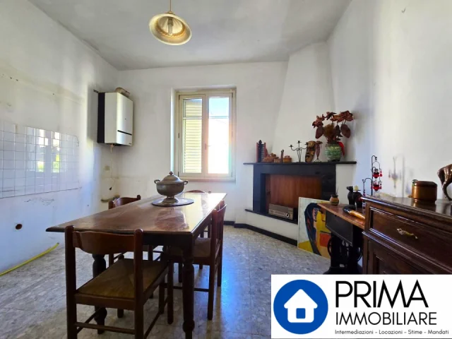 Appartamenti in Vendita - Luminoso e ampio appartamento, zona borgo rivo