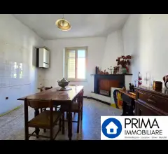 Luminoso e ampio appartamento, zona borgo rivo