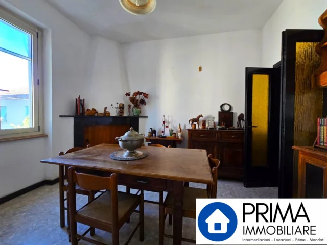 Appartamenti in Vendita - Luminoso e ampio appartamento, zona borgo rivo