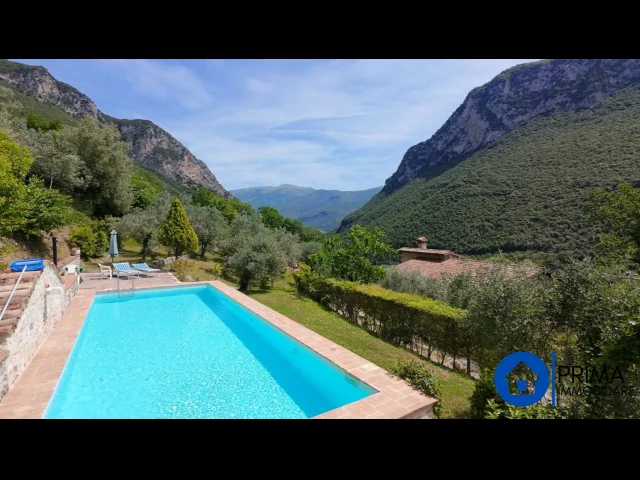 Splendido casale in pietra con piscina, zona valnerina