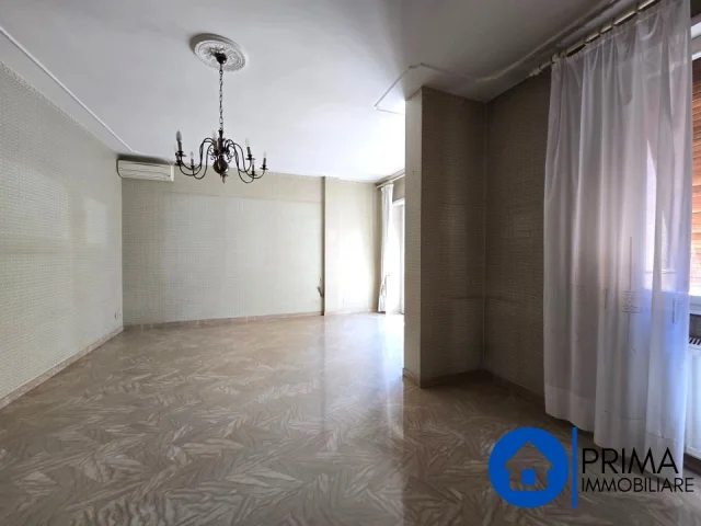 Appartamenti in Vendita - Appartamento in centro con 3 camere e doppi servizi, zona ztl