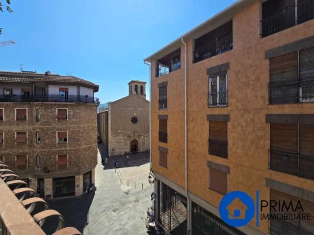 Appartamenti in Vendita - Appartamento in centro con 3 camere e doppi servizi, zona ztl