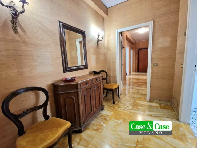 Appartamenti in Vendita - Piazza napoli, metro tolstoj, quadrilocale con ampio box