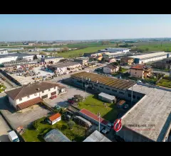 Appartamenti in Vendita - Laboratorio con annesso terreno e parcheggio
