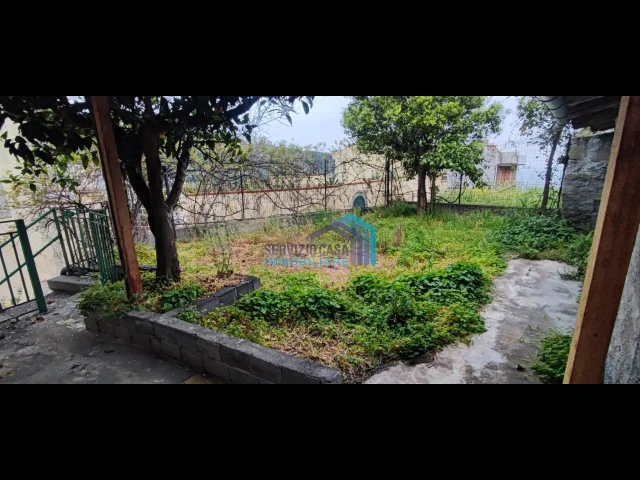 Appartamenti in Vendita - Casa indipendente vista mare